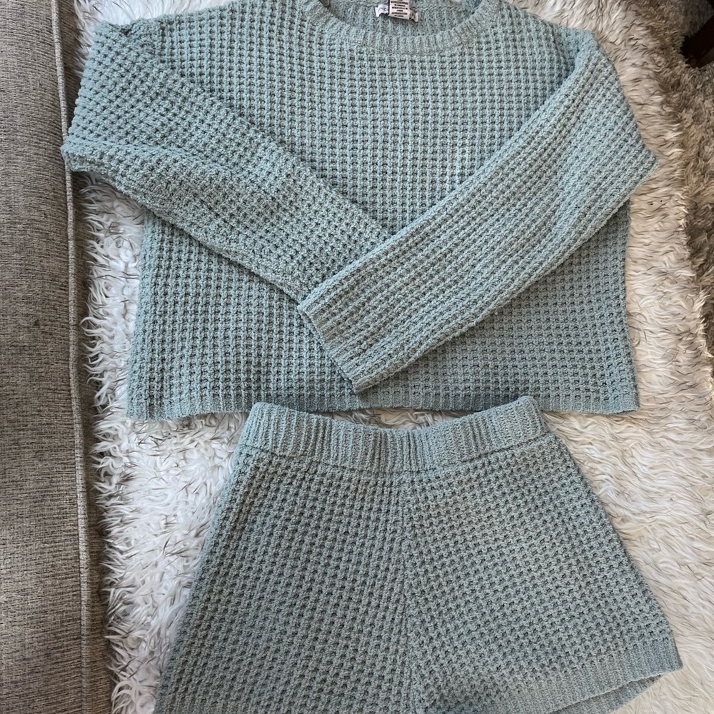 Cozy Knit Sweater and Shorts Set in Light Green